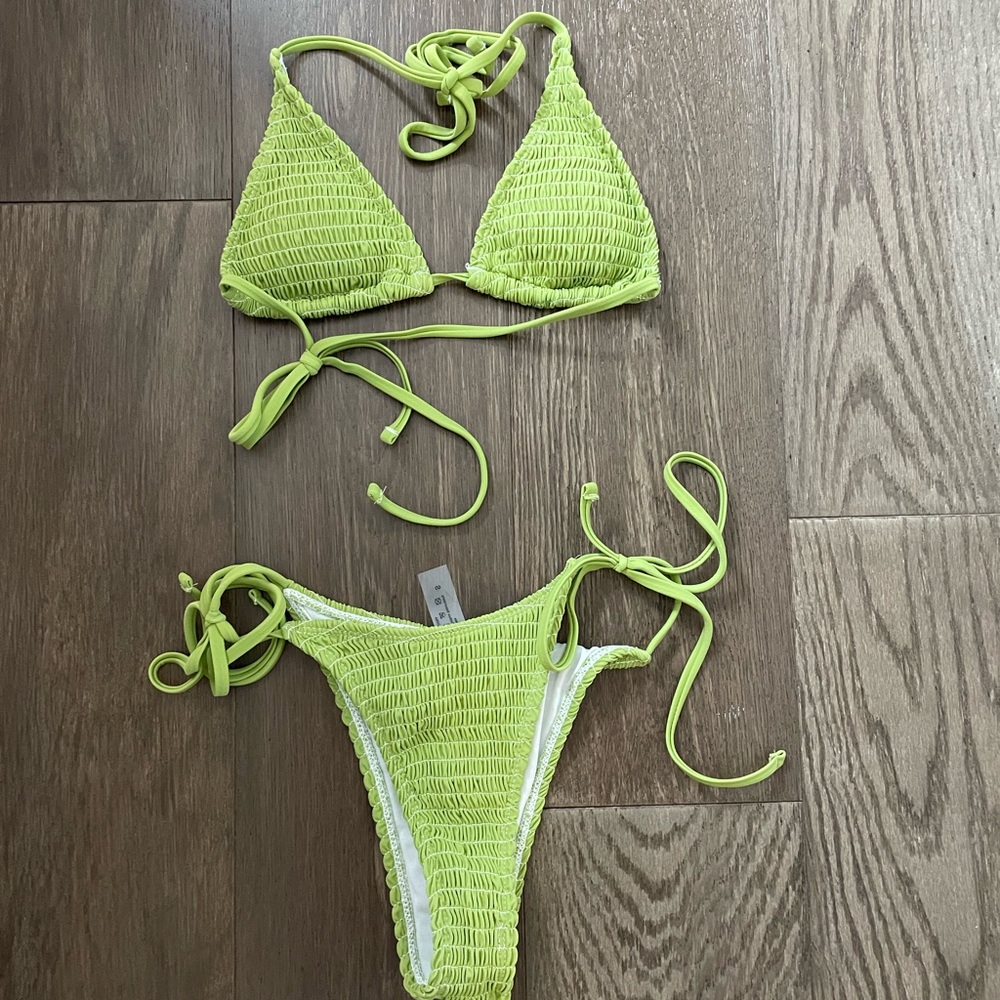 GREEN RIBBED BIKINI SET 💚💚 in perfect condition!!
